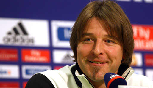Am Montag stellte der Hamburger SV seinen neuen Cheftrainer Michael Oenning ...