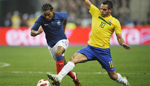 Gegen Schottland könnte Renato Augusto (r.) sein zweites Länderspiel für Brasilien bestreiten