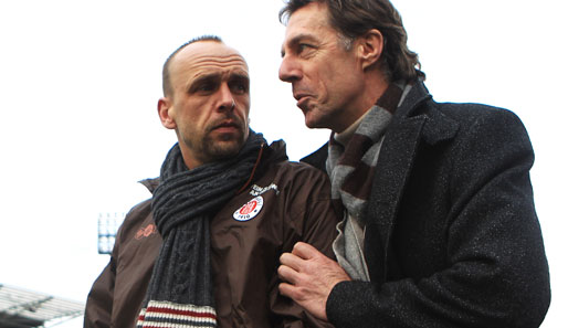Keine Hektik beim FC St. Pauli: Trainer Holger Stanislawski (l.) soll bis 2012 bleiben