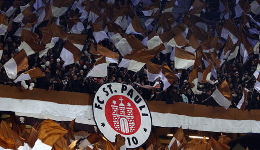 Nach Zwischenfällen beim Hamburger Derby muss der FC St. Pauli 7000 Euro berappen
