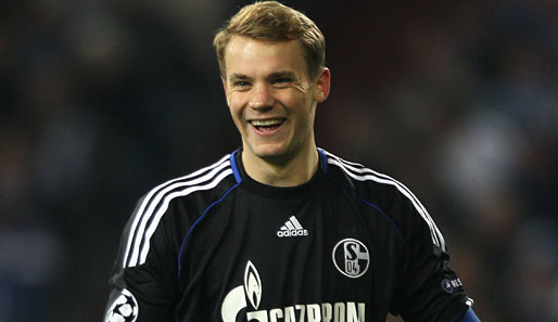 Der FC Schalke 04 bietet Manuel Neuer angeblich einen Dreijahresvertrag über 21 Millionen Euro an
