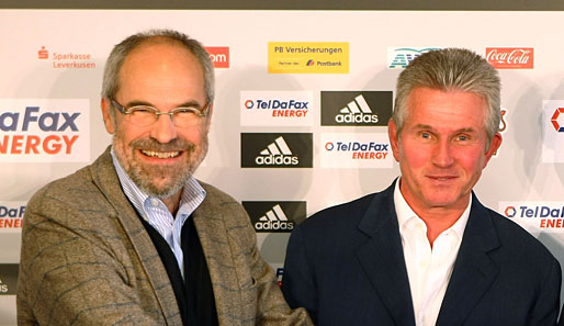 Bayer-Chef Wolfgang Holzhäuser (l.) steht weiterhin zu Coach Jupp Heynckes
