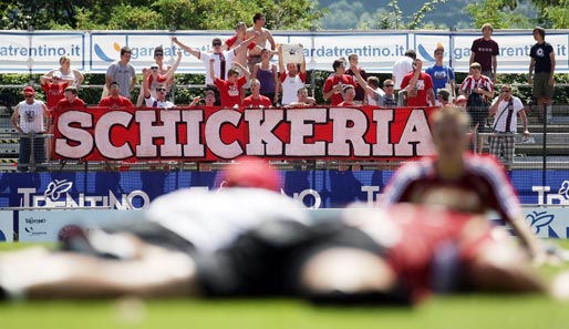 Journalisten sahen in den Bayern-Ultras Schickeria die Urheber eines Anti-Neuer-Plakats. Ein Irrtum
