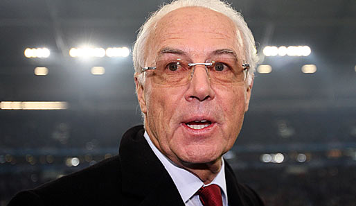FCB-Ehrenpräsident Franz Beckenbauer lässt nach der Auftaktpleite kein gutes Haar an seinem Klub