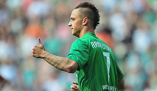Daumen hoch: Marko Arnautovic bleibt laut Klaus Allofs bei Werder Bremen