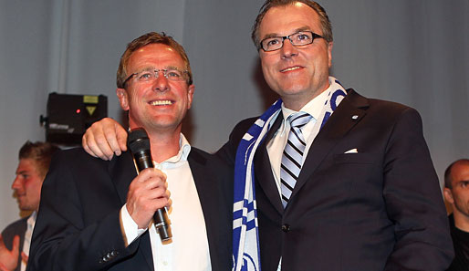 Ralf Rangnick und Clemens Tönnies feierten im Sommer den DFB-Pokalsieg