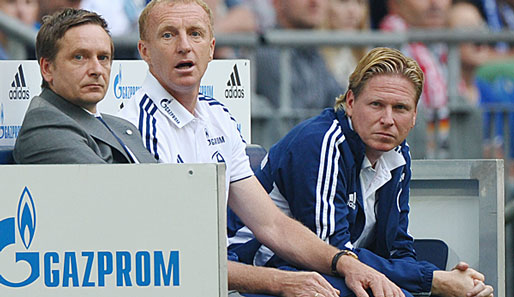 Horst Heldt (l.) will möglichst schnell einen neuen Schalke-Trainer präsentieren