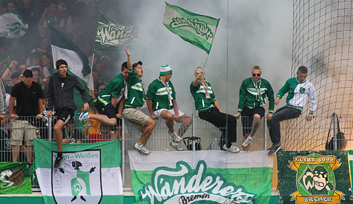 Im DFB-Pokal-Spiel gegen Heidenheim zündeten die Bremer Fans verbotenerweise Feuerwerkskörper