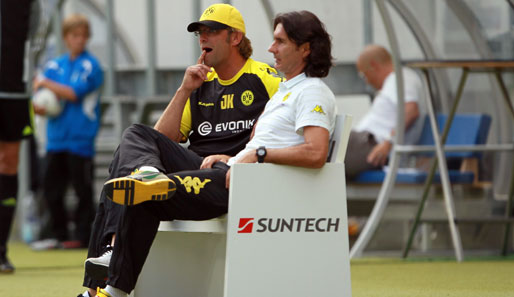 Dortmunds Co-Trainer Zeljko Buvac (r.) bekam eine Geldstrafe wegen unsportlichen Verhaltens