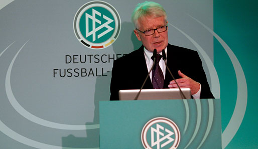 DFL-Präsident Reinhard Rauball wehrt sich gegen einen Einsatz von Pyrotechnik