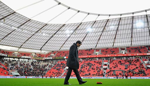 Robin Dutt steht in Leverkusen nach einer schwachen Hinrunde unter Druck