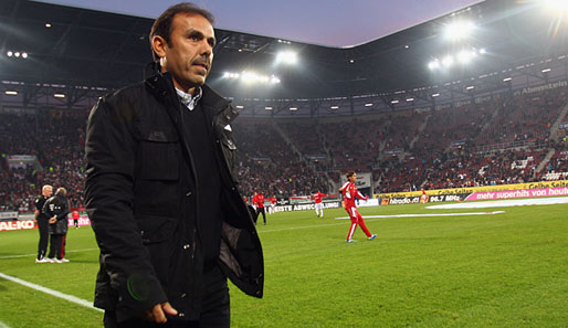 Augsburgs Trainer Jos Luhukay empfängt den 1. FC Nürnberg zum Sonntagsspiel