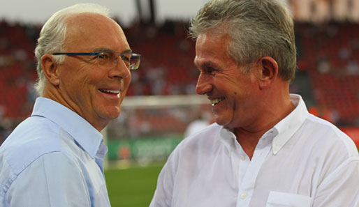 Franz Beckenbauer (l.) glaubt an die Meisterschaft des FC Bayern