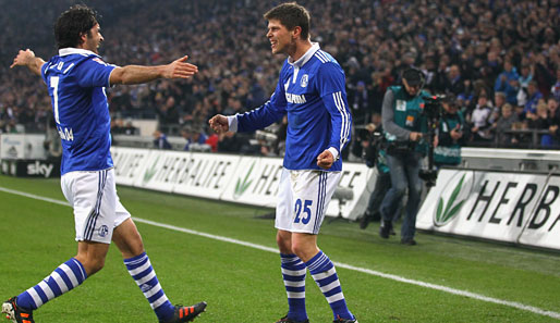 Klaas-Jan Huntelaar (r.) und Raul harmonieren gut im Sturm von Schalke 04