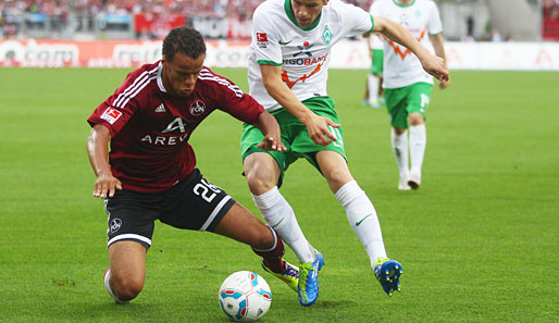 Nürnbergs Timothy Chandler (l.) steht auf der Wunschliste des VfB Stuttgart
