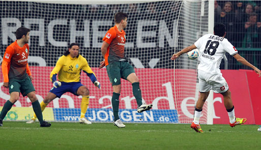 Juan Arango (r.) traf im denkwürdigen Hinspiel gegen Bremen zum 5:0-Endstand für Gladbach