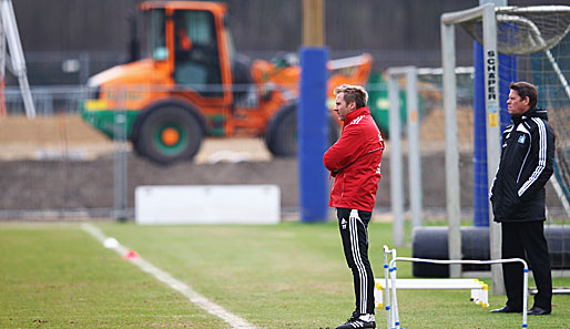 Trainer Fink (l.) und Sportdirektor Arnesen müssen den Hamburger SV weiter umbauen