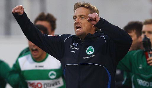 Fürth-Trainer Mike Büskens kann sich auf ein neues Innenverteidiger-Talent freuen