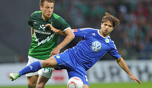 Steht vor einem Wechsel nach Brasilien: Wolfsburgs Diego (r.), hier mit Bremens Philipp Bargfrede