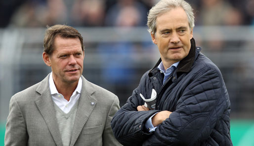 Aufsichtsratsmitglied Carl-Edgar Jarchow (r.) mit HSV-Sportchef Frank Arnesen