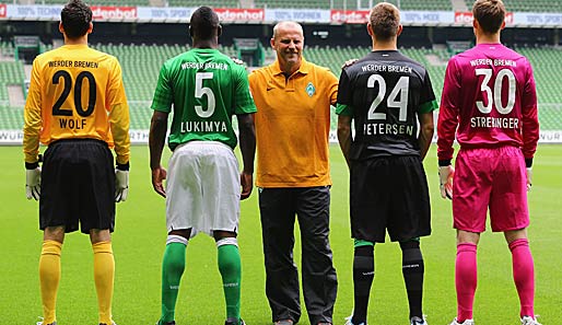 Werder-Trainer Thomas Schaaf (M.) und seine Neuen