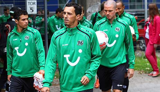Sergio da Silva Pinto (M.) spielt seit 2007 für Hannover 96