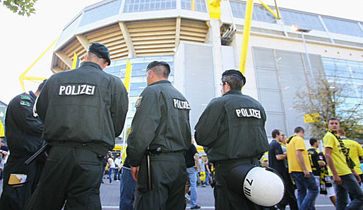 Die Polizei in Dortmund hat ihr Aufgebot für das Revierderby stark erhöht