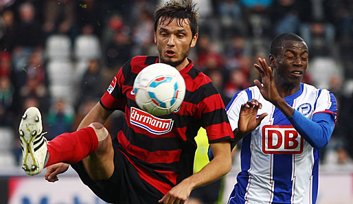 Beg Ferati (l.) wird für ein halbes Jahr an den Schweizer Zweitligisten FC Winterthur ausgeliehen
