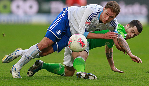 Benedikt Höwedes wird noch bis 2017 im Trikot des FC Schalke 04 kämpfen