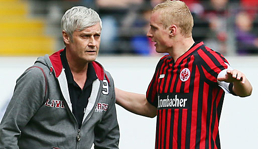 Trainer Armin Veh (l.) glaubt an einen Verbleib von Sebastian Rode (r.) bei Eintracht Frankfurt