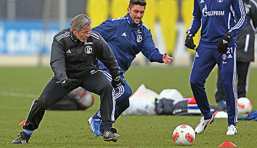 Jens Keller (l.) gibt auf Schalke Vollgas für eine weitere Beschäftigung als Cheftrainer