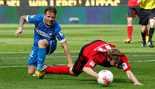 In der 23. Minute im Spiel gegen Bayer Leverkusen flog Eugen Polanski (l.) vom Platz