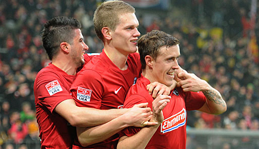 Im Hinspiel schlug der SC Freiburg Hannover 96 durch Tore von Schmid und Rosenthal mit 2:1
