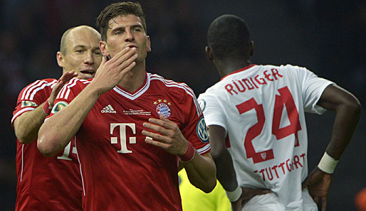 Ein Kuss zum Abschied: Mario Gomez wird die Bayern aller Voraussicht nach verlassen
