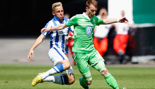 Maximilian Arnold (r.) gewann mit dem VfL Wolfsburg die deutsche A-Jugend Meisterschaft