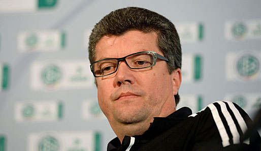 Herbert Fandel hat die Leistungen der Bundesliga-Schiedsrichter am Wochenende verteidigt