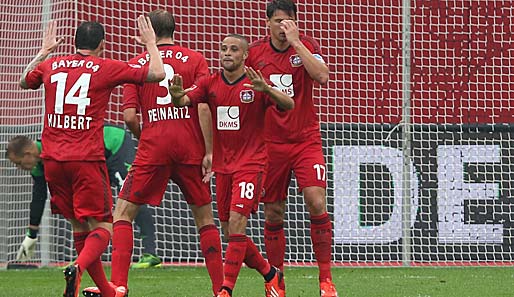 Roberto Hilbert (l.) ist zufrieden mit seinem Einstand bei Bayer Leverkusen