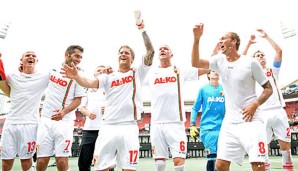 Der FC Augsburg feiert nach dem gelungenen Saisonstart in der Bundesliga