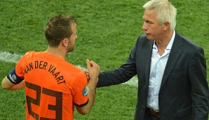 Bert van Marwijk (r.) und Rafael van der Vaart werden wohl bald wieder zusammenarbeiten