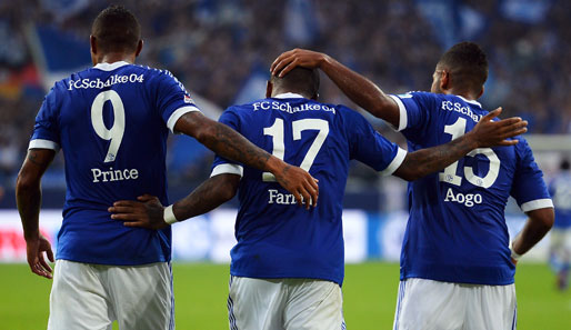Dennis Aogo (r.) fühlt sich sichtlich wohl beim FC Schalke 04