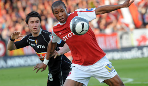 Johan Audel (r.) wechselte im Sommer 2010 für 2,5 Millionen Euro vom FC Valenciennes zum VfB