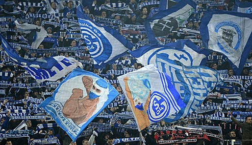 Fans des FC Schalke demonstrierten im Vorfeld des Bundesligaspiels gegen den FC Bayern