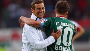 Augsburgs Ersatzkapitän Daniel Baier (r.) und sein Trainer Markus Weinzierl