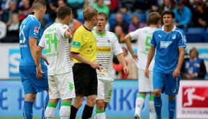 FIFA-Referee Christian Dingert im Einsatz bei Hoffenheim gegen Gladbach