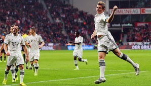 Toni Kroos jubelt mit seinen Teamkollegen nach dem 1:0-Treffer gegen Leverkusen