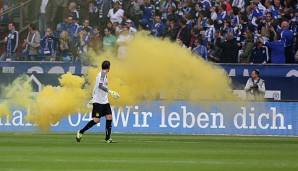 Selbst Roman Weidenfeller war vor den Pyros einiger unverbesserlicher BVB-Fans nicht sicher