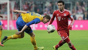 Thiago Alcantara (r.) kam gegen Eintracht Braunschweig auf 155 Ballkontakte