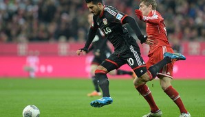 Die Bundesliga wie wir sie lieben: Emre Can im Duell mit Toni Kroos