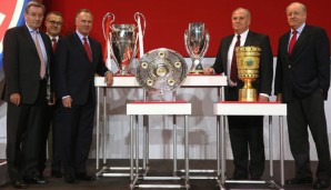 Vorstand und Präsidium des FC Bayern auf der Jahreshauptversammlung 2013