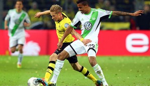 Luiz Gustavo (r.) schaffte es mit Wolfsburg ins Pokal-Halbfinale gegen Dortmund